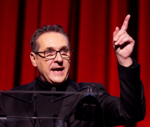 Fehlende Selbstreflexion gleicht HC Strache mit reichlich Selbstvertrauen aus.