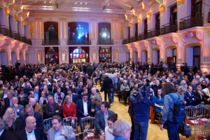 Mit ca. 600 Besucher wirken die Sophiensäle sehr gut besucht. Bild: Info-DIREKT