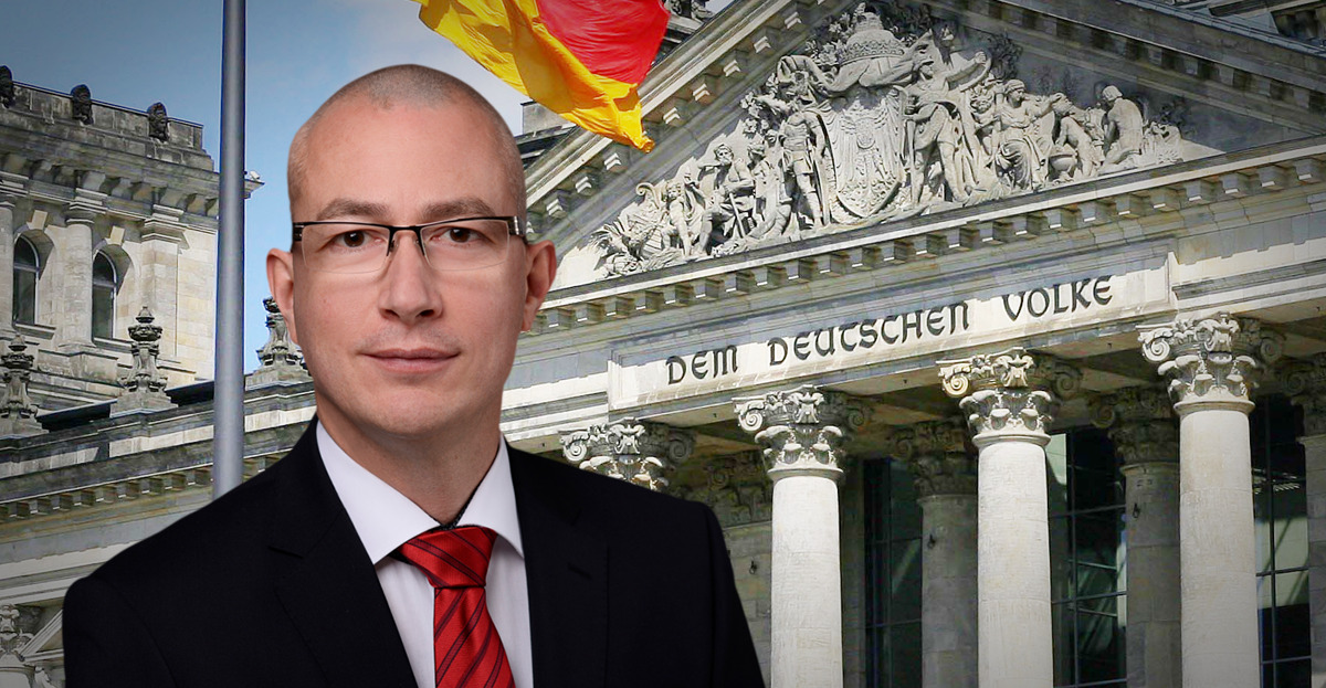 Der AfD Abgeordnete Hansjörg Müller bringt das Thema "Friedensvertrag für Deutschland" zur Sprache.