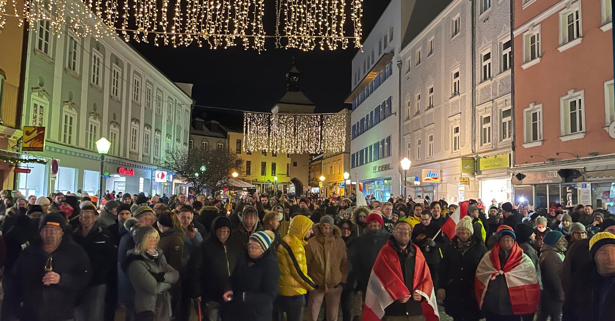 "Spaziergänge" gegen Corona-Wahnsinn in Vöcklabruck und Gmunden