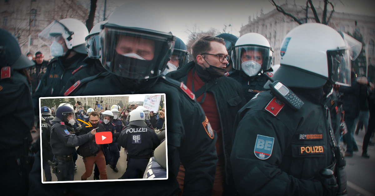 Journalist kritisiert Nehammer - dann schleppt ihn die Polizei weg
