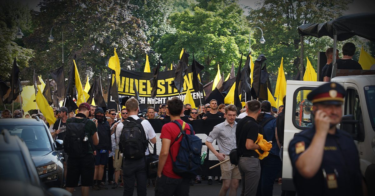 Demo gegen Symbolegesetz: Trotz Verbot ein kräftiges Lebenszeichen