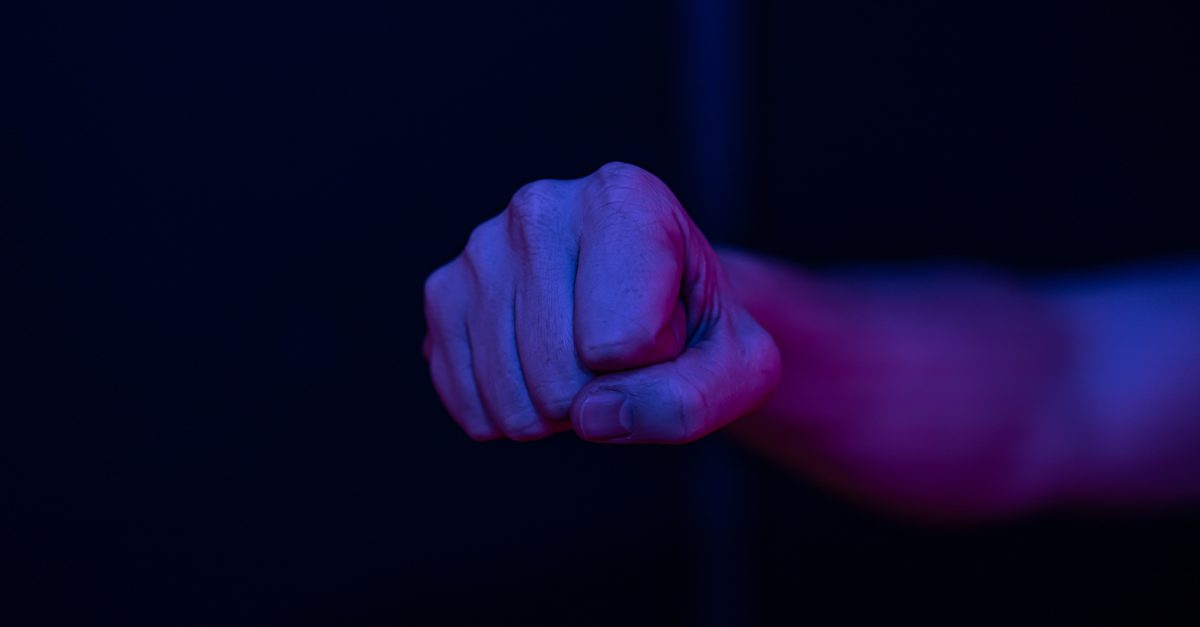 Unbekannter schlägt AfD-Abgeordneten nieder