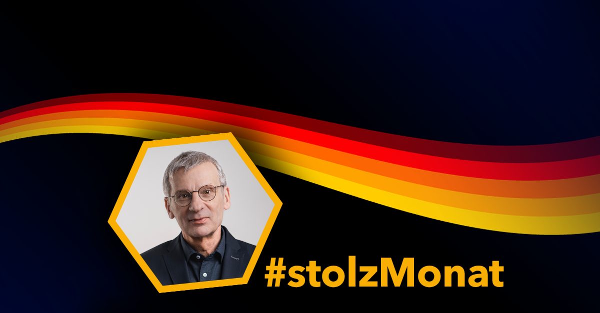 Stolzmonat als Aufgebehren gegen allgegenwärtige Propaganda