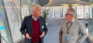 Bild AfD-Landtagsabgeordneter Ralf Stadler (li.) im Gespräch mit AfD-EU Abgeordneten Bernhard Zimniok (re.) im EU-Parlament in Brüssel: zVg